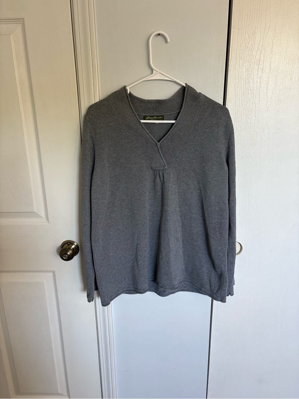 Eddie Bauer Women's Gray V-Neck Long Sleeve Sweater